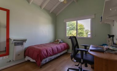 Casa en venta en barrio cerrado El Portal en San Isidro