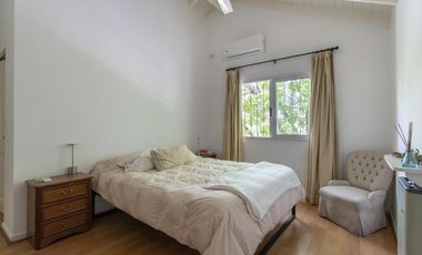 Casa en venta en barrio cerrado El Portal en San Isidro