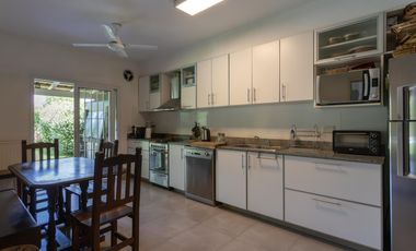 Casa en venta en barrio cerrado El Portal en San Isidro