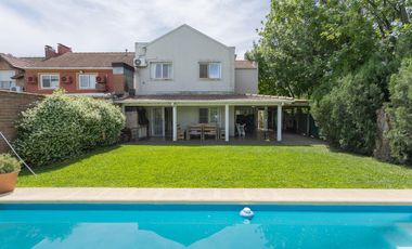 Casa en venta en barrio cerrado El Portal en San Isidro