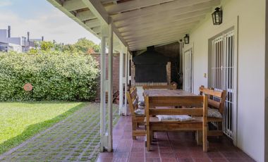 Casa en venta en barrio cerrado El Portal en San Isidro