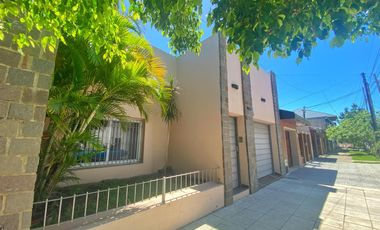 VENTA CASA 6 AMB 375 M2 PISCINA QUINCHO JARDÍN GARAGE LANUS