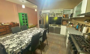 VENTA CASA 6 AMB 375 M2 PISCINA QUINCHO JARDÍN GARAGE LANUS