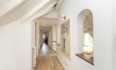 Casa en venta en Beccar, vias Libertador, con 1305 m2  de terreno, y 713 m2 cubiertos