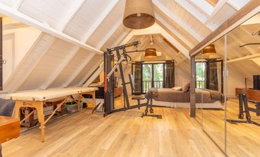 Casa en venta en Beccar, vias Libertador, con 1305 m2  de terreno, y 713 m2 cubiertos