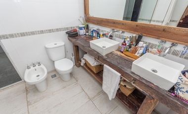 Casa en venta en Beccar, vias Libertador, con 1305 m2  de terreno, y 713 m2 cubiertos