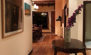 Casa en venta en Beccar, vias Libertador, con 1305 m2  de terreno, y 713 m2 cubiertos