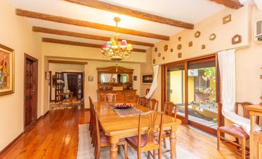 Casa en venta en Beccar, vias Libertador, con 1305 m2  de terreno, y 713 m2 cubiertos