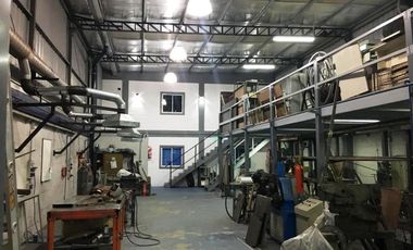 Galpón de 947 m2 cub en Sarandí