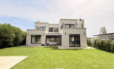 Venta - Casa 6 ambientes - Arenas del Sur