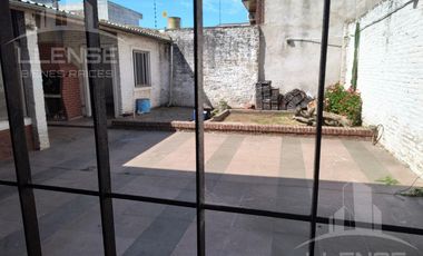 Casa 4 ambientes en venta - Quilmes Oeste