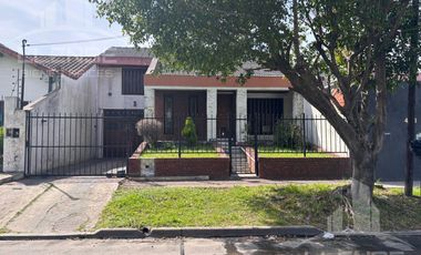 Casa 4 ambientes en venta - Quilmes Oeste