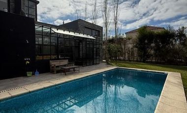 Casa 4 ambientes con pileta en venta - LOTE CENTRAL - Nuevo Quilmes