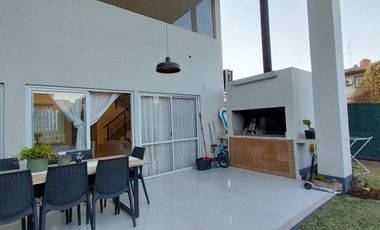 Casa 3D, en Venta en Barrio Privado las Cañitas, Yerba Buena