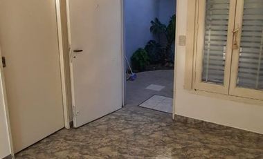 Locales y Propiedad de 5 ambientes. Ideal Inversor