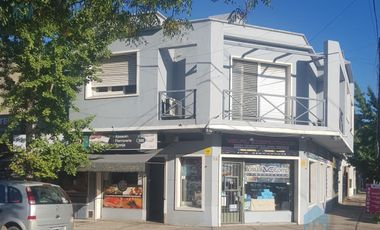 Locales y Propiedad de 5 ambientes. Ideal Inversor