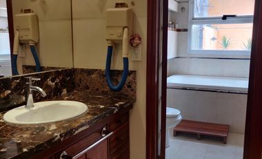 Casa en VENTA 6 amb, pisicina, parrilla, garaje, sotano!