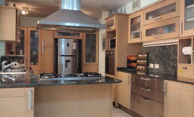 Casa en VENTA 6 amb, pisicina, parrilla, garaje, sotano!