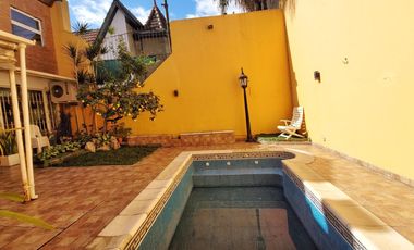 Casa en VENTA 6 amb, pisicina, parrilla, garaje, sotano!