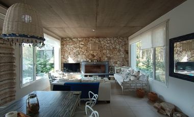Casa en venta - 4 Dormitorios 3 Baños - Pinamar