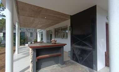 Casa en venta - 4 Dormitorios 3 Baños - Pinamar