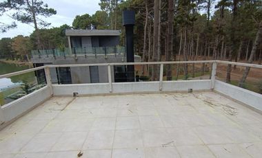 Casa en venta - 4 Dormitorios 3 Baños - Pinamar