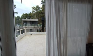 Casa en venta - 4 Dormitorios 3 Baños - Pinamar