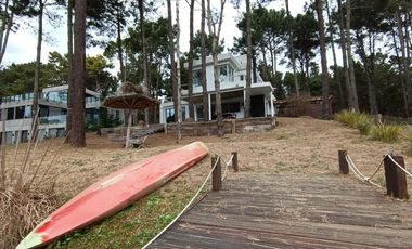 Casa en venta - 4 Dormitorios 3 Baños - Pinamar