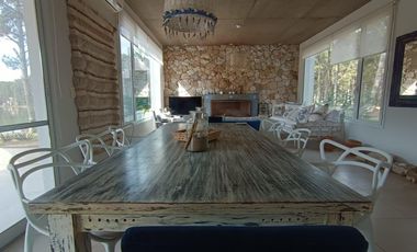 Casa en venta - 4 Dormitorios 3 Baños - Pinamar