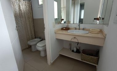 Casa en venta - 4 Dormitorios 3 Baños - Pinamar