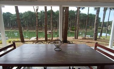 Casa en venta - 4 Dormitorios 3 Baños - Pinamar