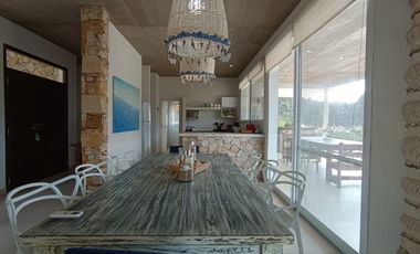 Casa en venta - 4 Dormitorios 3 Baños - Pinamar