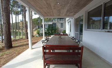 Casa en venta - 4 Dormitorios 3 Baños - Pinamar