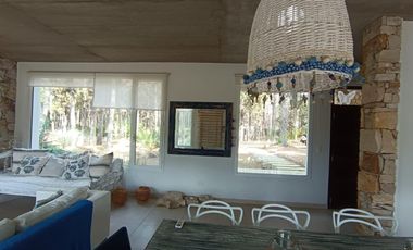 Casa en venta - 4 Dormitorios 3 Baños - Pinamar