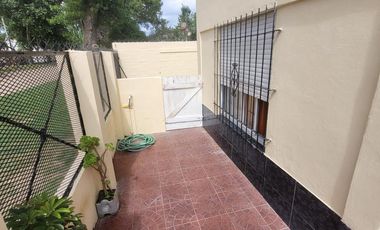 Cómoda casa con departamento de 3 ambientes