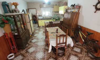 Cómoda casa con departamento de 3 ambientes