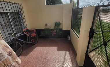 Cómoda casa con departamento de 3 ambientes