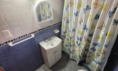 Cómoda casa con departamento de 3 ambientes