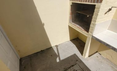 Cómoda casa con departamento de 3 ambientes