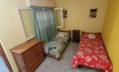 Cómoda casa con departamento de 3 ambientes