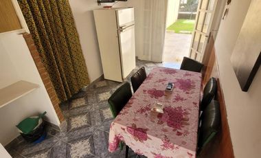 Cómoda casa con departamento de 3 ambientes