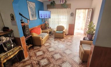 Cómoda casa con departamento de 3 ambientes