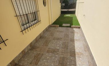 Cómoda casa con departamento de 3 ambientes