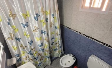 Cómoda casa con departamento de 3 ambientes