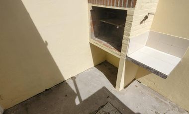 Cómoda casa con departamento de 3 ambientes