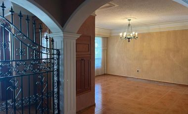 CASA EN RENTA EN HUERTAS EL CARMEN QRO. 3