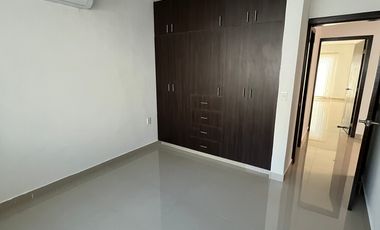 CASA EN RENTA FRACCIONAMIENTO JARDÍN DE LAS FLORES