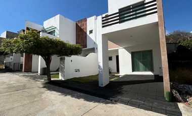 CASA EN RENTA FRACCIONAMIENTO JARDÍN DE LAS FLORES