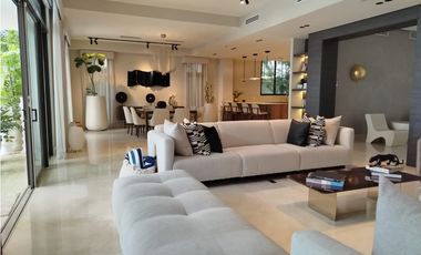 Se Vende Casa en Velamar, Buenaventura (Frente Al Mar)