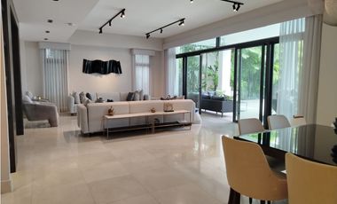 Se Vende Casa en Velamar, Buenaventura (Frente Al Mar)